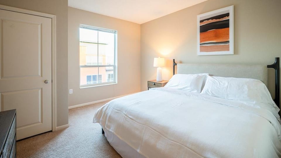 Landing Modern Apartment with Amazing Amenities (ID7380X13) Apartment in Maplewood