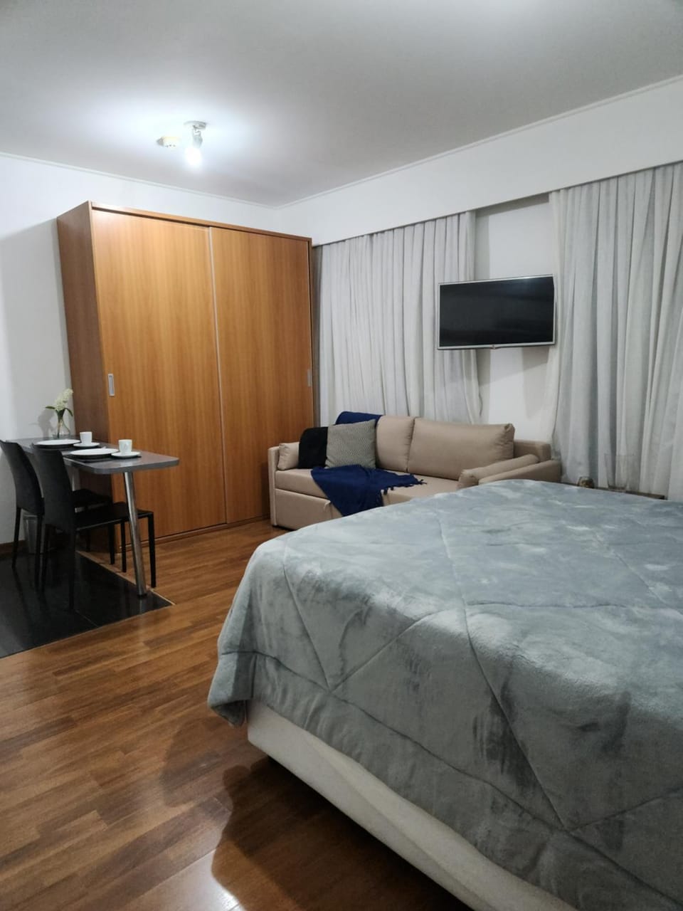 Bed, TV and multimedia, Living room, Photo of the whole room, Seating area, Bedroom, wardrobe