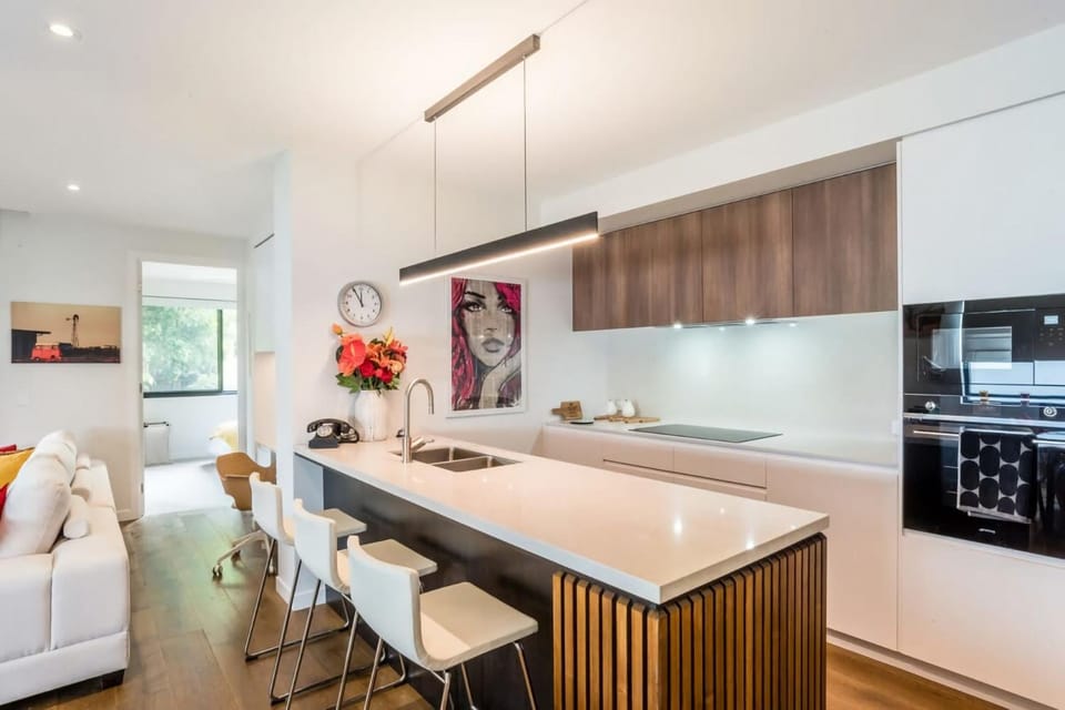 Creative East Brisbane Escape Balcony & Parking Apartment in Brisbane