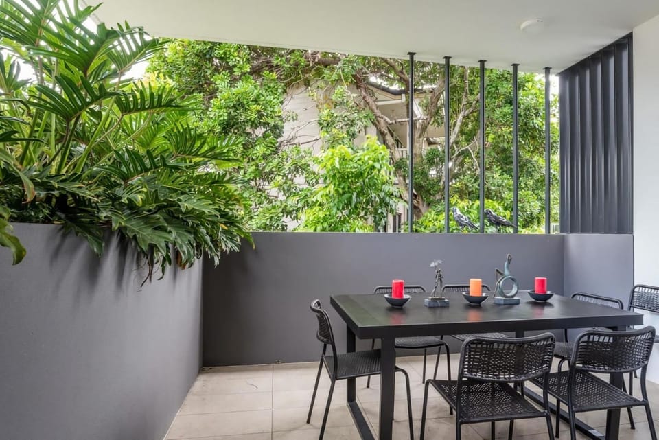 Creative East Brisbane Escape Balcony & Parking Apartment in Brisbane