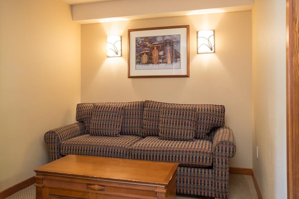 3412 - One Bedroom Den Standard Powderhorn Lodge condo Apartment in Utah