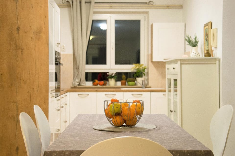 Dining area, Communal kitchen