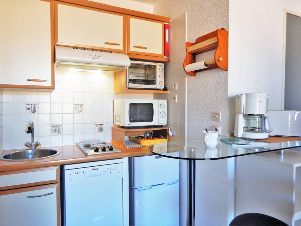 Appartement 2 pièces avec loggia, garage, 3 min de la mer, classé 2 étoiles, ménage inclus - FR-1-251-552 Apartment in Bormes-les-Mimosas