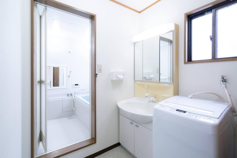 最大9名まで宿泊可能三宮駅至近1フロア貸切コンドミニアム Apartment in Kobe