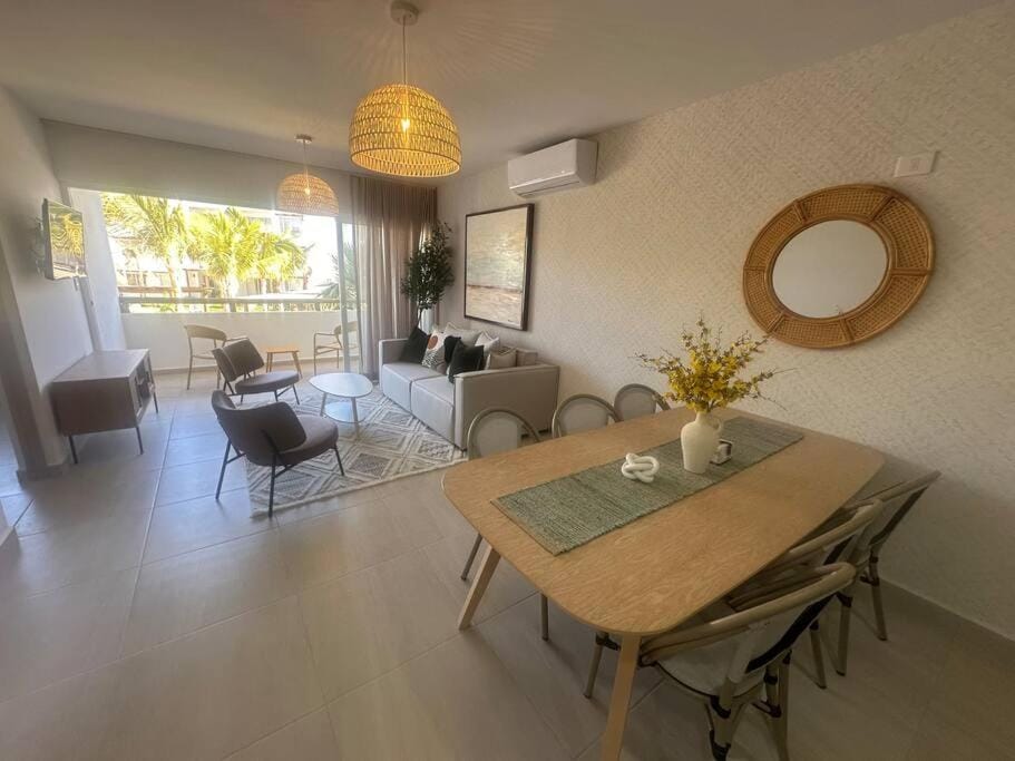 Living room, Dining area