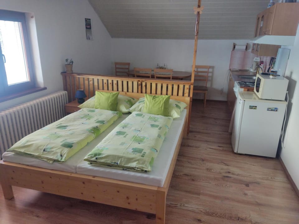 Bedroom, kitchen