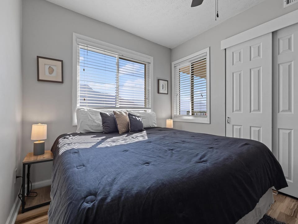 Bed, Bedroom, heating