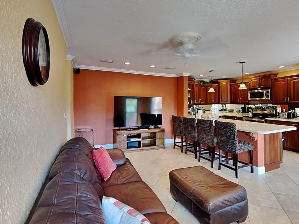TV and multimedia, Kitchen or kitchenette, Living room, Seating area, furniture, microwave