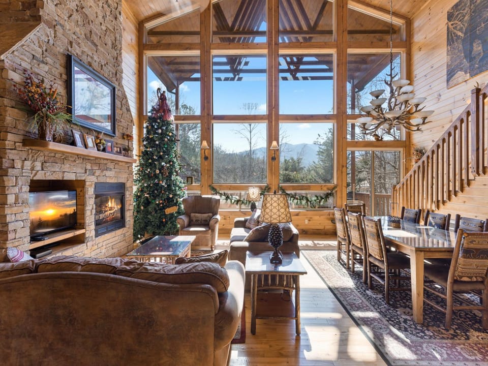 TV and multimedia, Living room, Seating area, Dining area, Mountain view, fireplace, furniture