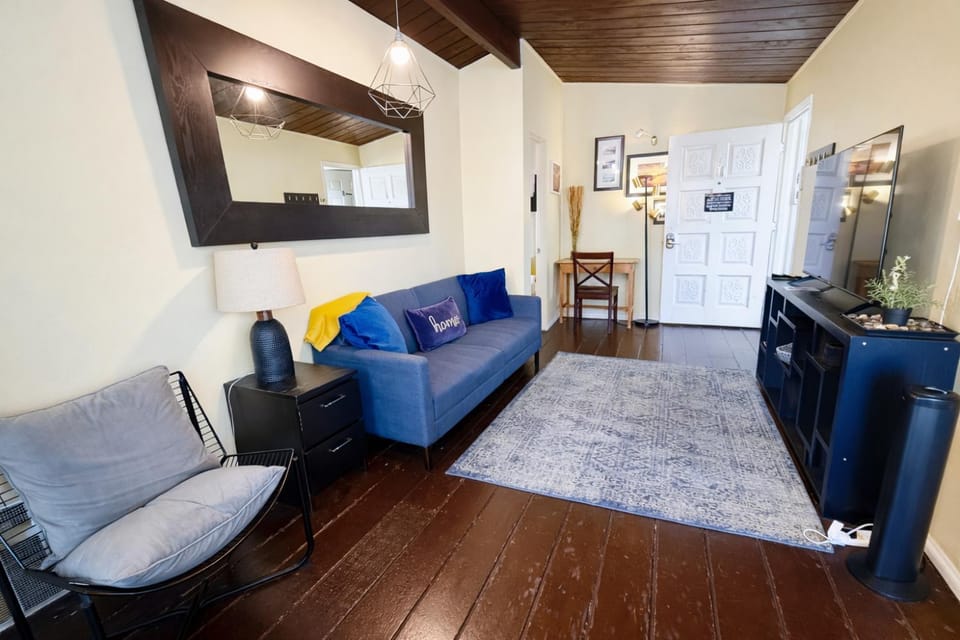 Sunset Haven: Lakeside Charm in Ocean Beach Apartment in Point Loma
