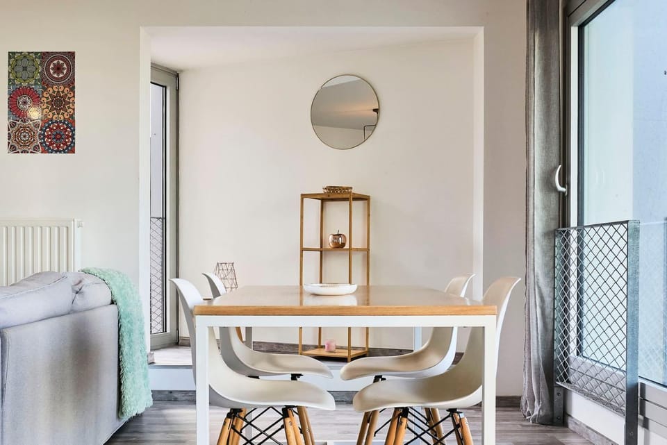 Appartement proche métro & 2 balcons + parking Apartment in Lille