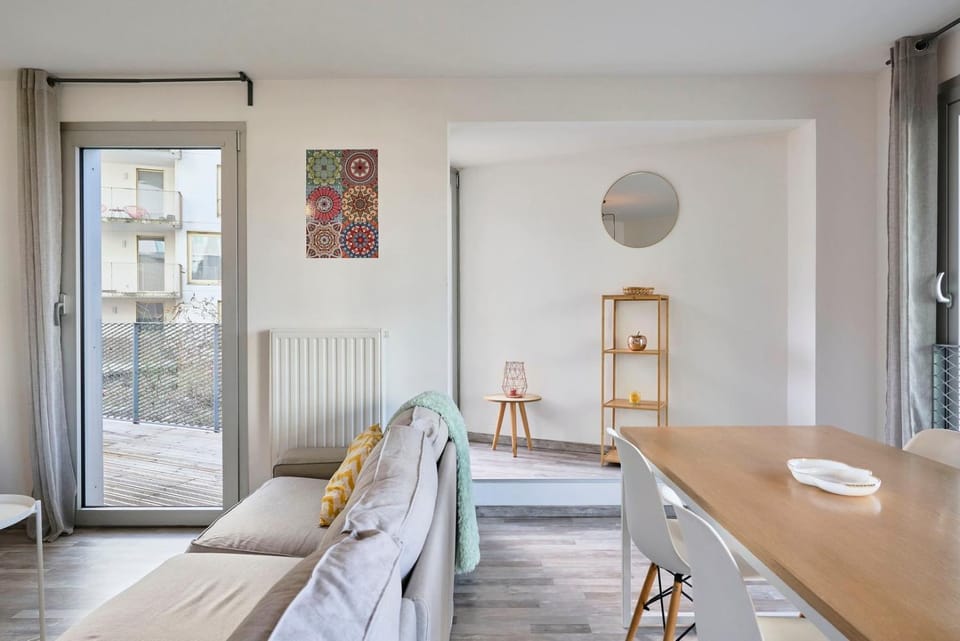 Appartement proche métro & 2 balcons + parking Apartment in Lille