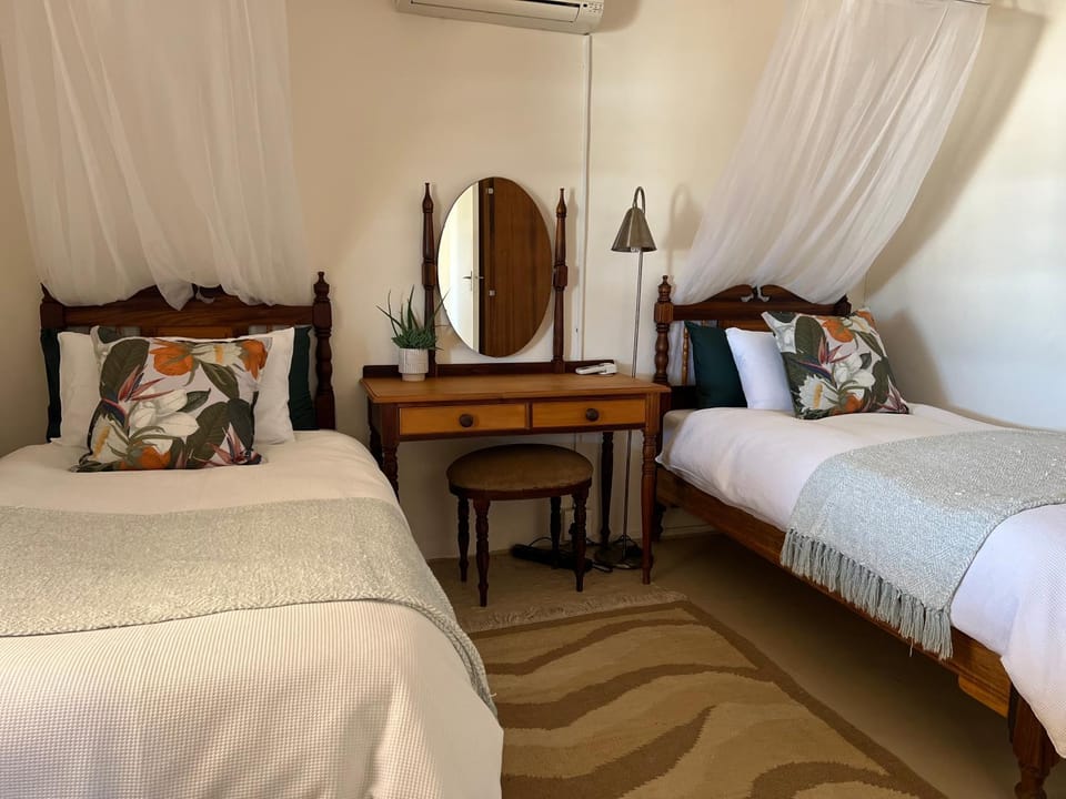 Photo of the whole room, Bedroom, air conditioner