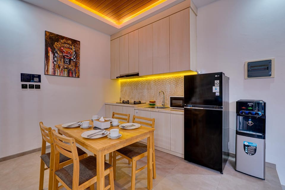 Dining area, kitchen