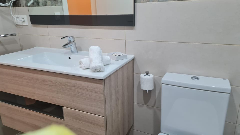Bathroom, towels