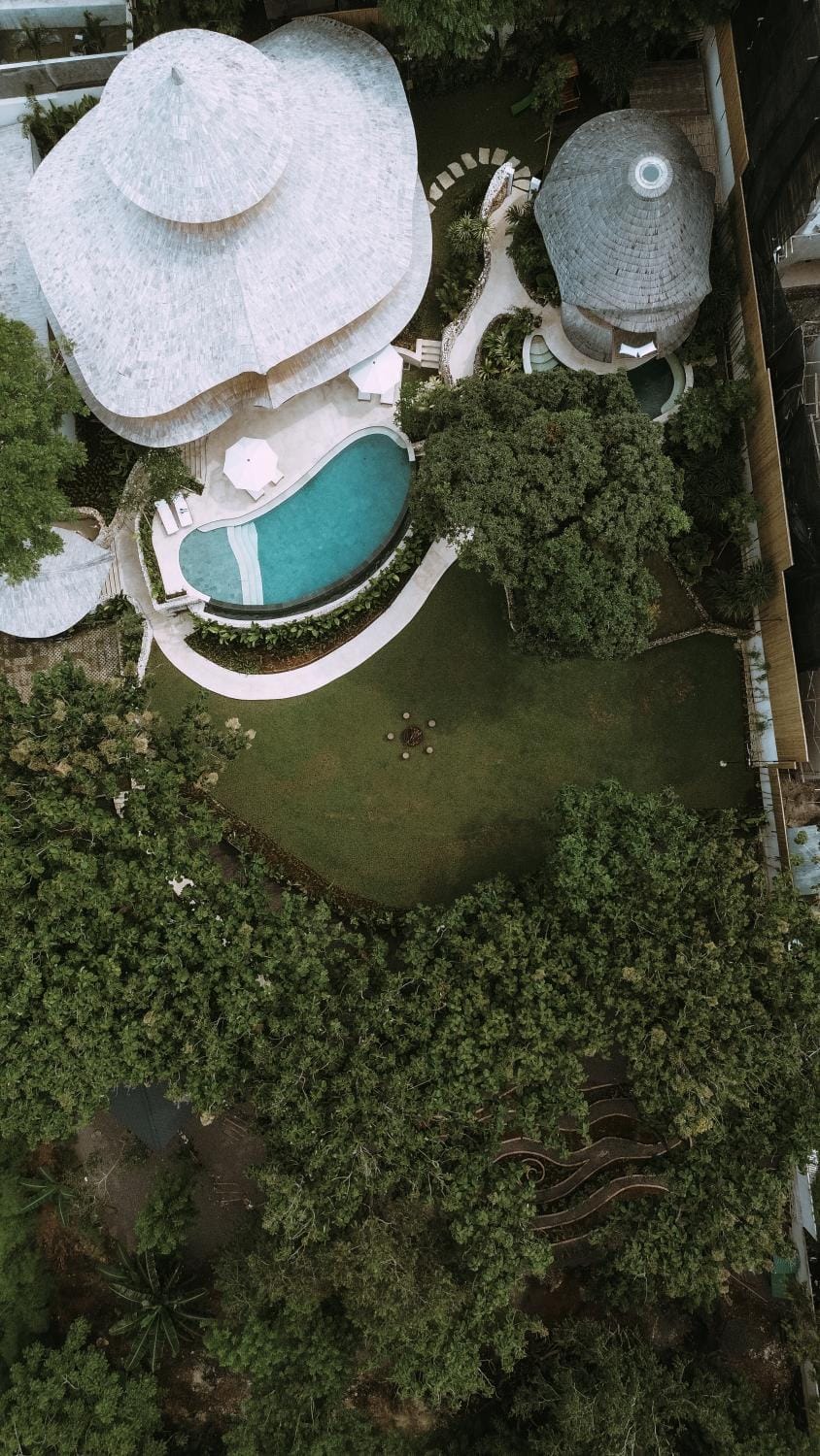 Property building, Garden, Swimming pool
