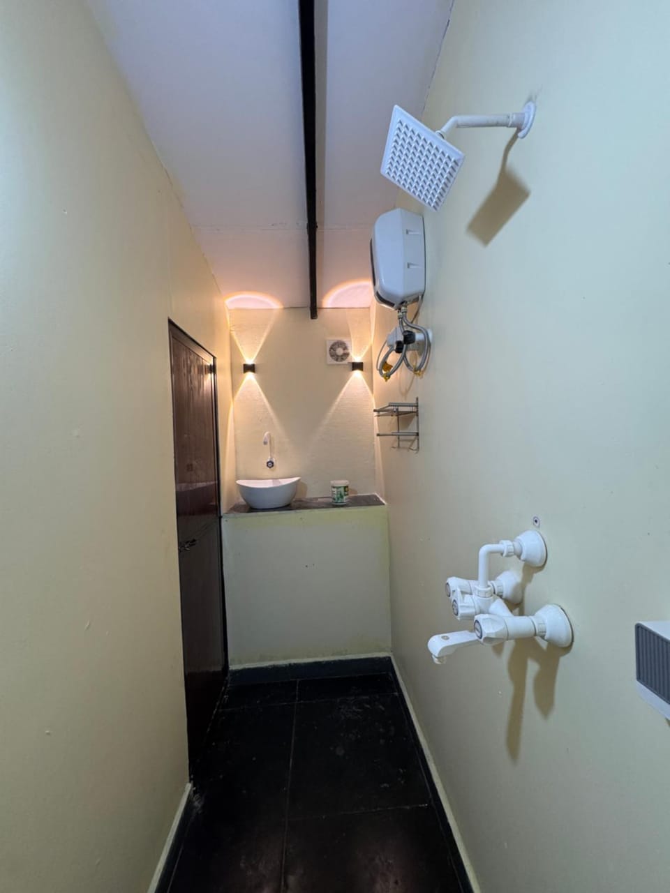Bathroom, towels