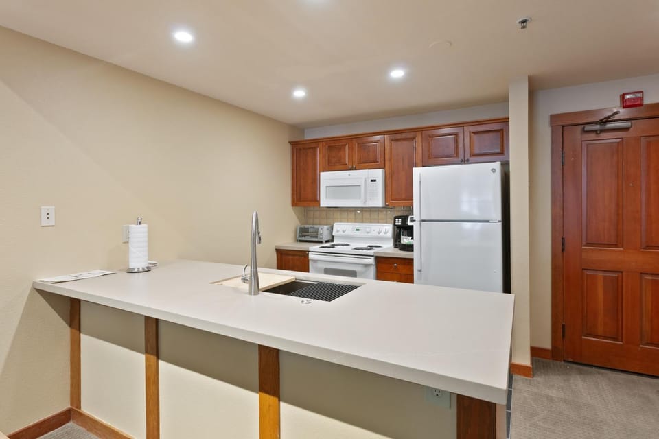 3506 - One Bedroom Den Standard Powderhorn Lodge condo Apartment in Utah