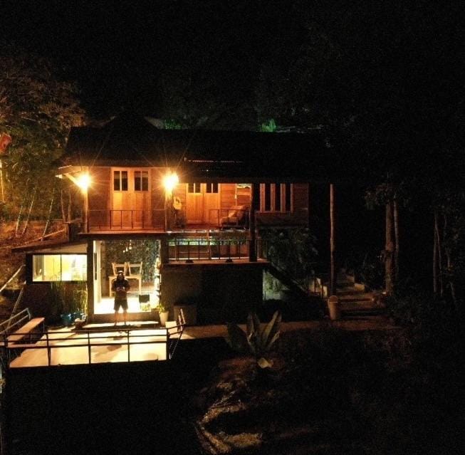 CHAKERPOR บ้านชาเกอะปอ House in Thailand