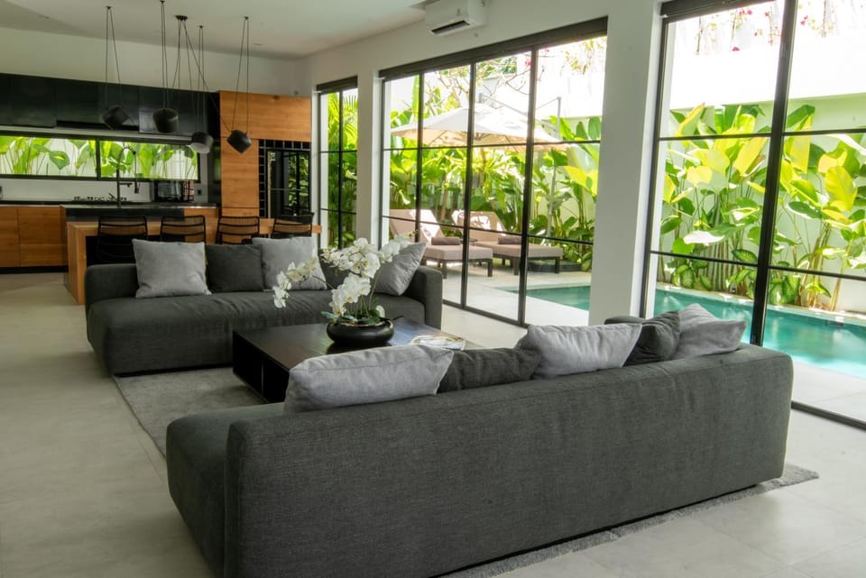Kitchen or kitchenette, Living room, Dining area, Garden view