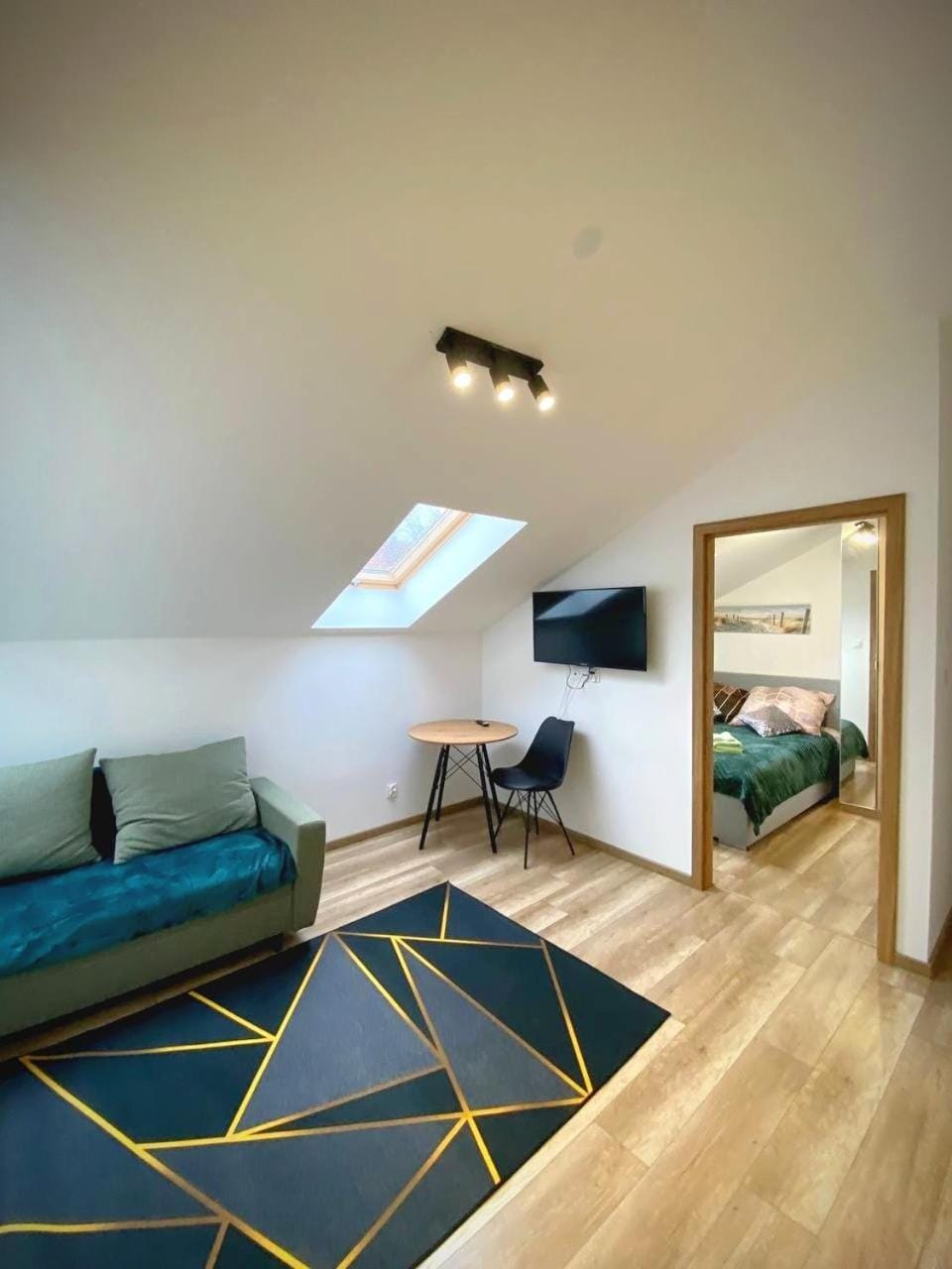 TV and multimedia, Photo of the whole room, Seating area