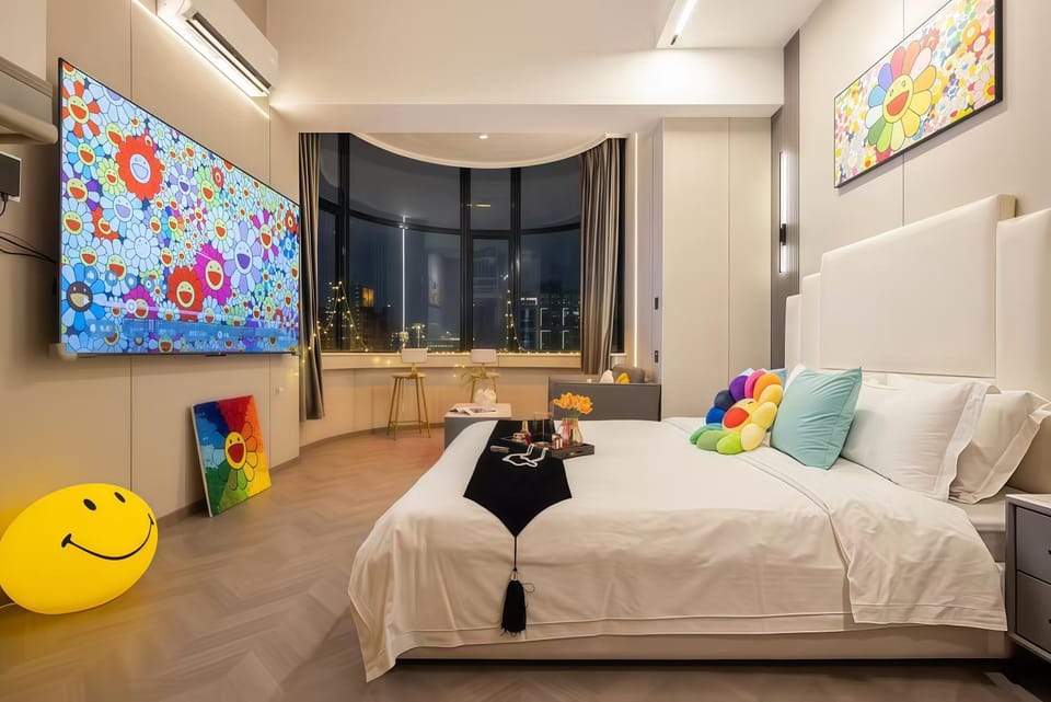 Bed, TV and multimedia, Bedroom