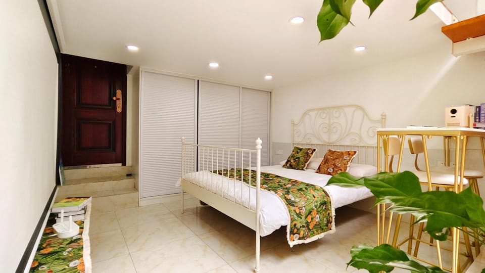 Bed, Bedroom
