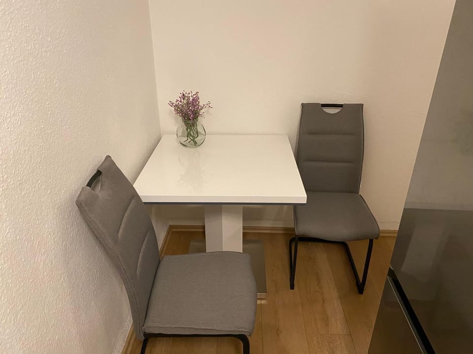 Seating area, Dining area, hair dresser