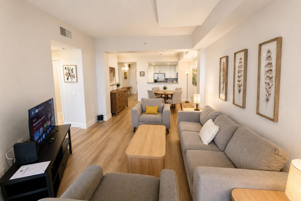 Large - 2 Bed 2 Bath in Full Service Bldg (L11) Apartment in Westwood