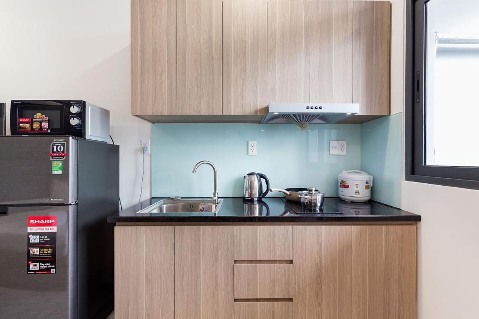 Kitchen or kitchenette, minibar, oven, stove