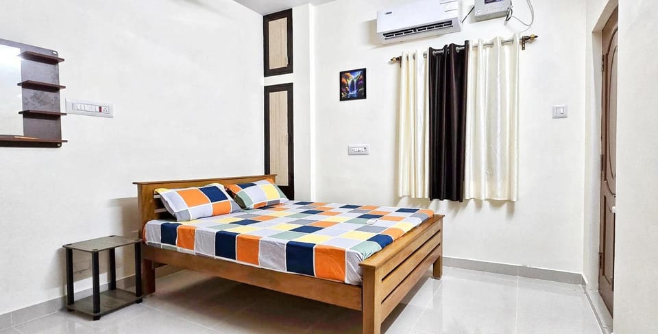 Bed, Photo of the whole room, Bedroom, air conditioner