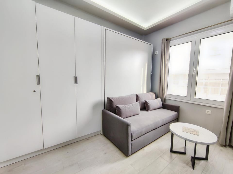 Day, Living room, Seating area
