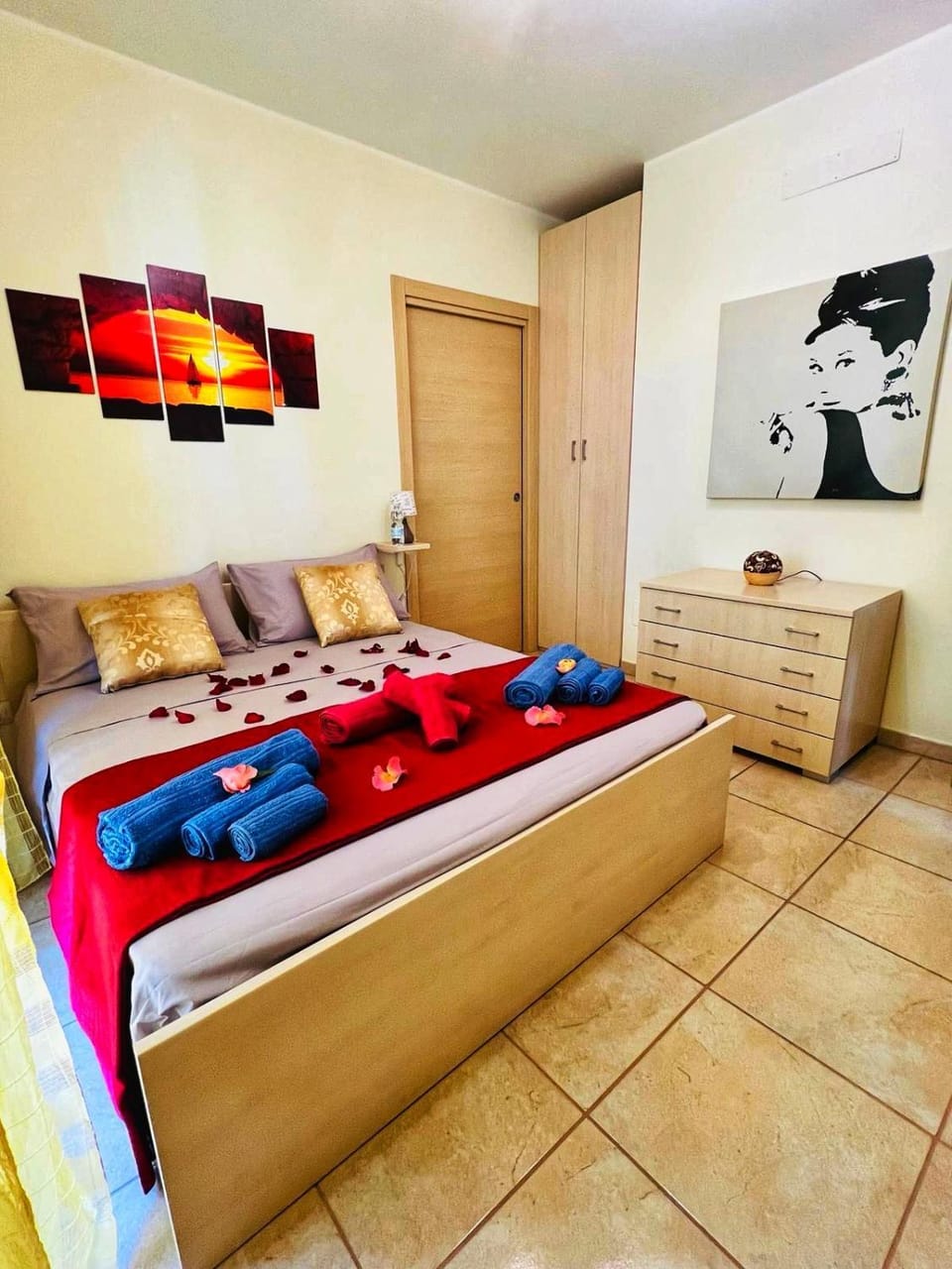 Bed, Photo of the whole room, Bedroom, wardrobe