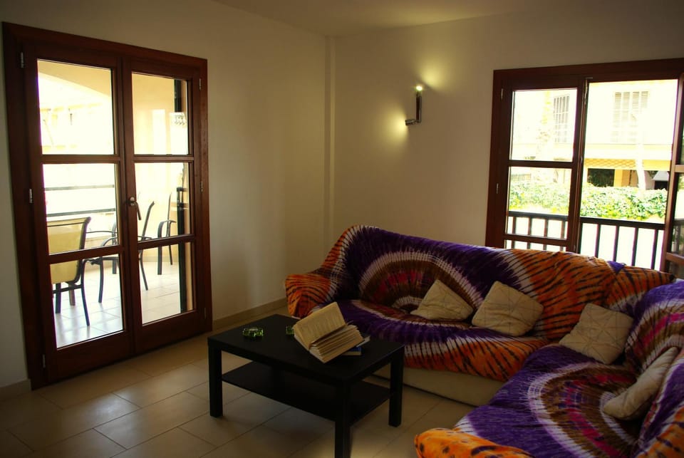 Living room, Dining area, Garden view