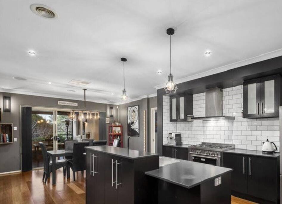 Dining area, kitchen