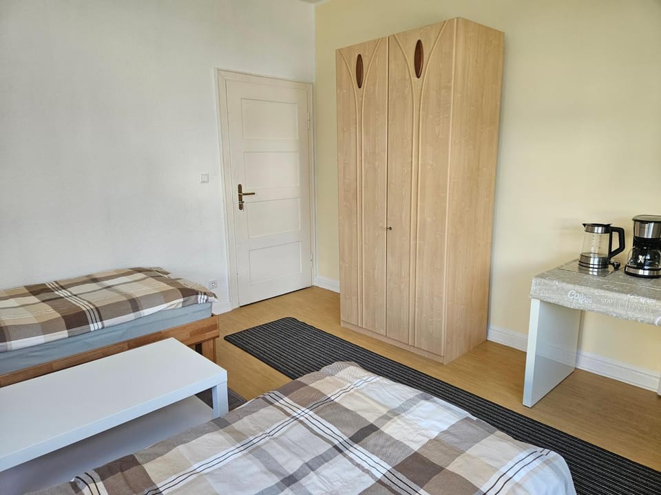 Bed, Photo of the whole room, wardrobe