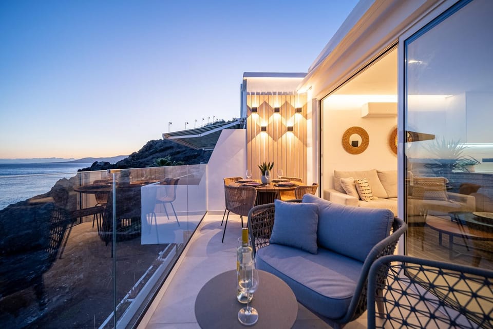 Natural landscape, Balcony/Terrace, Seating area, Dining area, Mountain view, Sea view