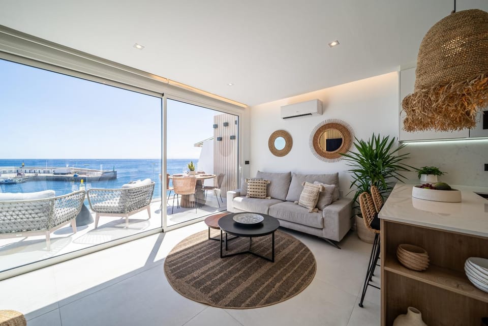 Day, View (from property/room), Living room, Seating area, Sea view
