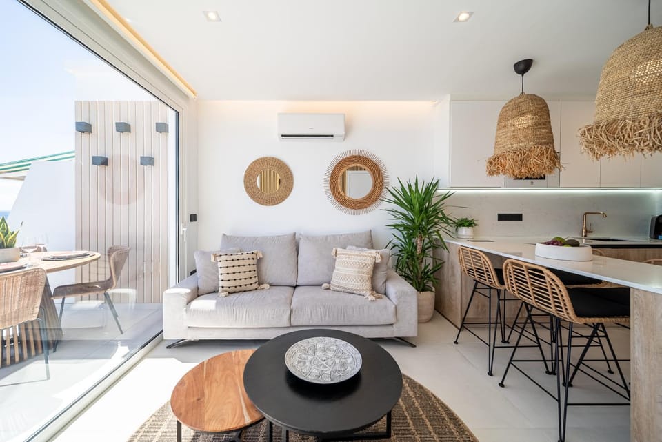 Kitchen or kitchenette, Living room, Seating area, Dining area