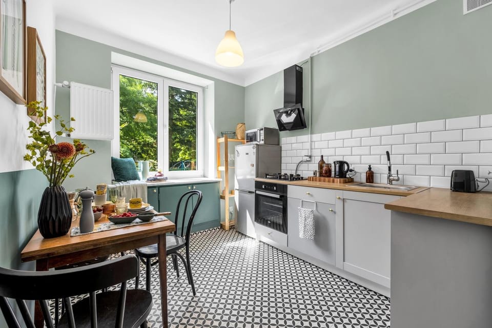 Kitchen or kitchenette, Dining area, dishwasher, stove