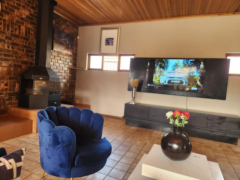 TV and multimedia, Seating area, Swimming pool