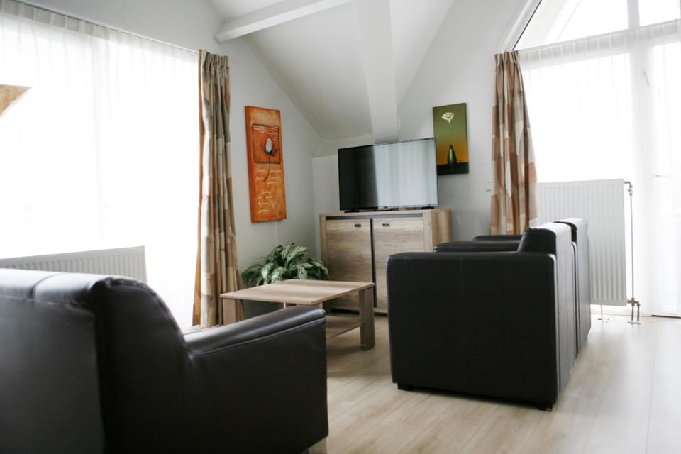TV and multimedia, Seating area