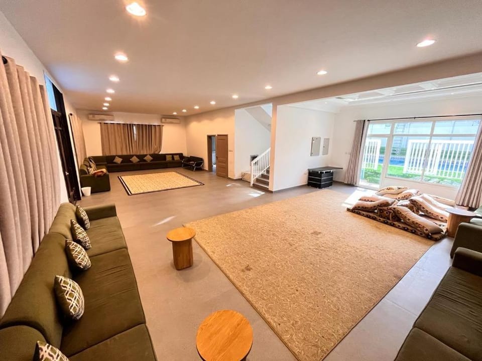 4 Bedrooms villa for rent Apartment in Ajman