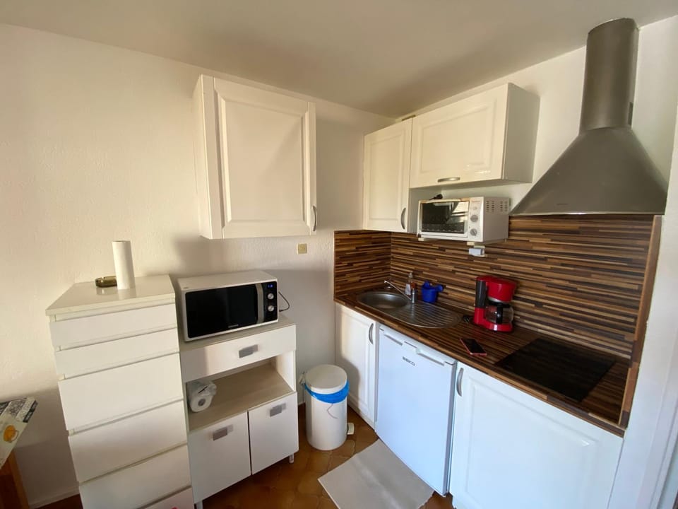 Plage et commerces à 300 m tout à pied, idéal vacances Apartment in La Seyne-sur-Mer