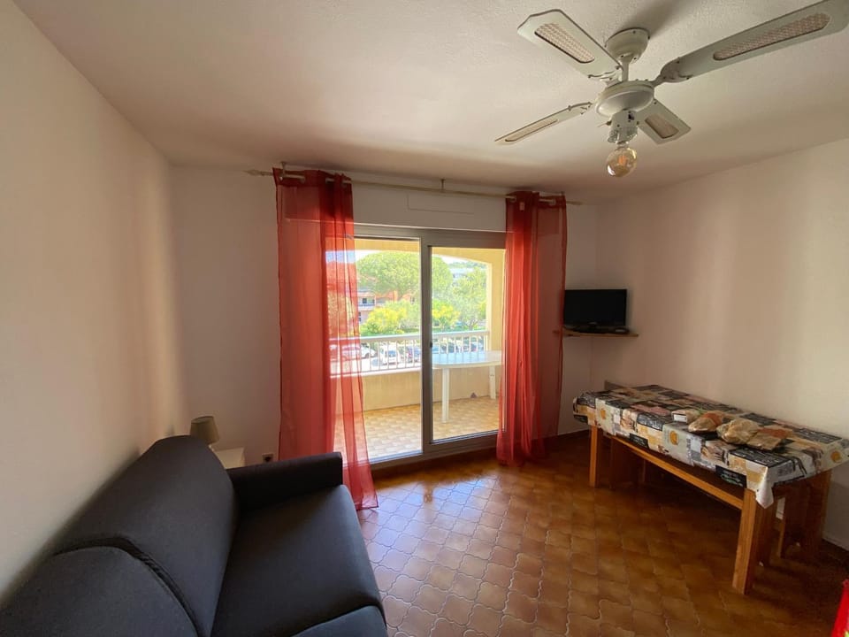 Plage et commerces à 300 m tout à pied, idéal vacances Apartment in La Seyne-sur-Mer