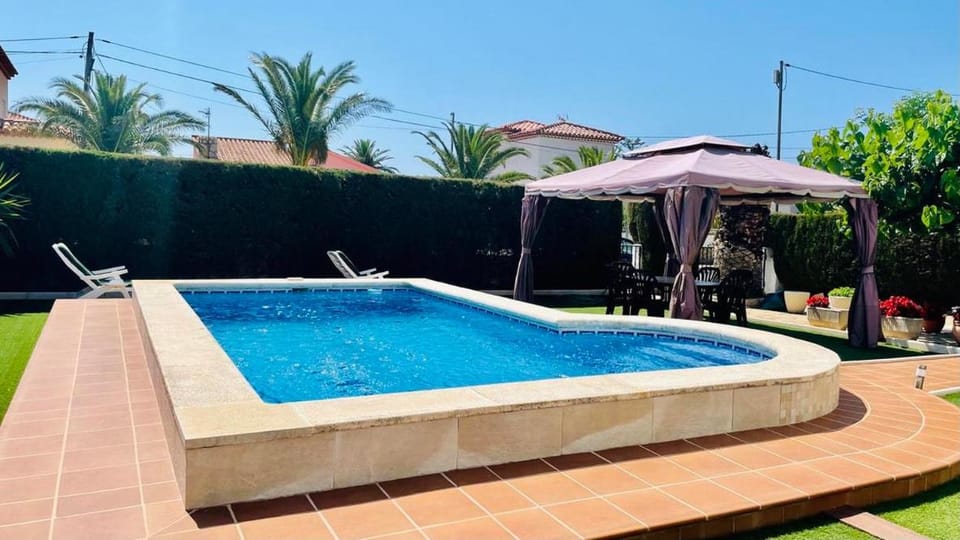 MEDDAYS VILLA BALEARES Villa in Miami Platja