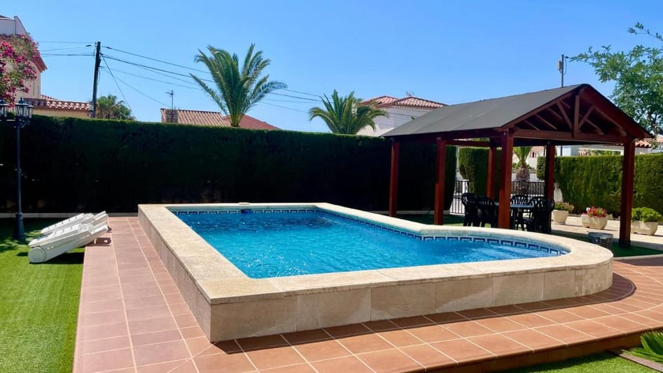 MEDDAYS VILLA BALEARES Villa in Miami Platja