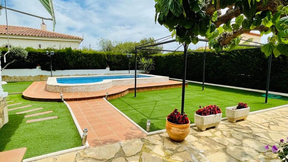 MEDDAYS VILLA BALEARES Villa in Miami Platja