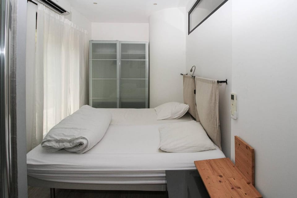Bed, Bedroom, wardrobe, air conditioner