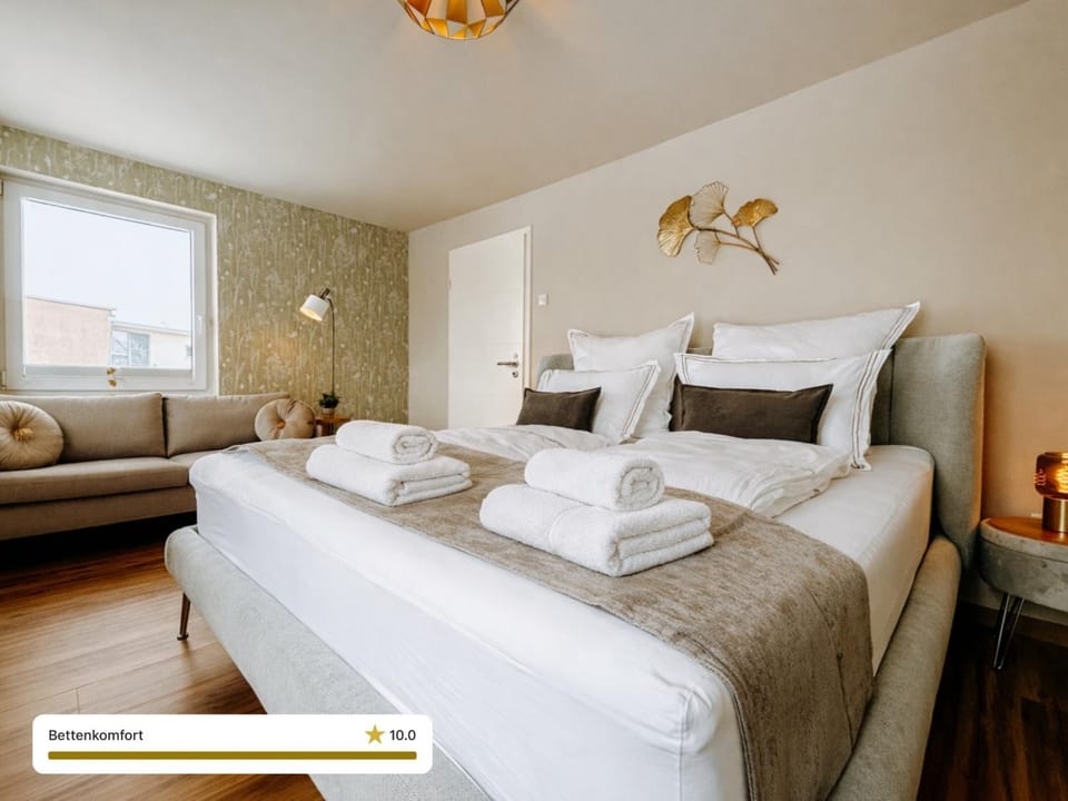 Bed, TV and multimedia, Balcony/Terrace, Bedroom, Garden view, Lake view, soundproof, towels